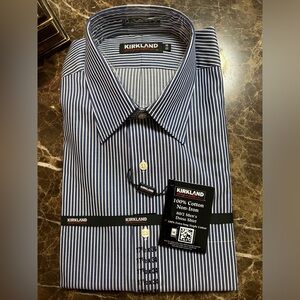 New; Size: XXL Men’s Kirkland Signature Non-Iron Long sleeve Dress Shirt.